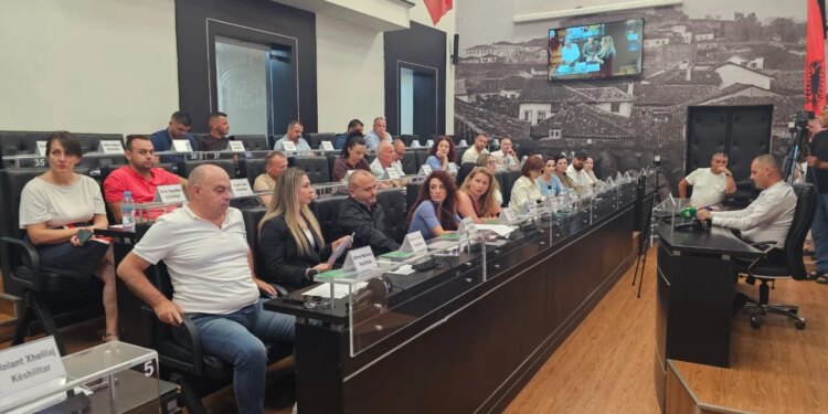 Debate mbi terminologjinë dhe barazinë gjinore në Këshillin Bashkiak të Durrësit, plani nuk miratohet