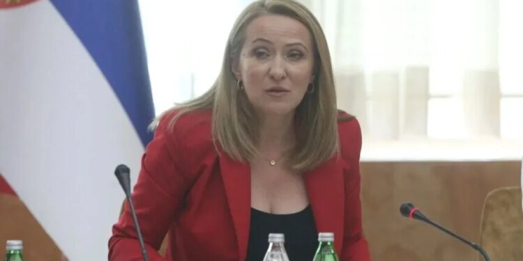 Deklarata e ministres Paunoviç për shqiptarët e Kosovës; deputetë dorëzojnë kërkesë shkarkimi dhe padi për nxitje përçarjeje