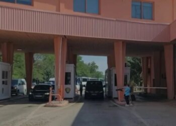 Denoncimi i protestuesve në Tiranë: Deputetët e VLEN u ndaluan të hynin në Shqipëri