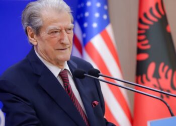 Deputetët e VLEN u ndaluan në Qafë Thanë; Berisha: U trajtuan si terroristë dhe armiq të Shqipërisë