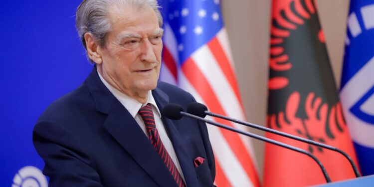Deputetët e VLEN u ndaluan në Qafë Thanë; Berisha: U trajtuan si terroristë dhe armiq të Shqipërisë