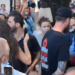 Deputeti Redi Muçi del nga Kuvendit dhe kërkon të largohet duke kaluar përmes protestuesve, tensione pranë Pedonales