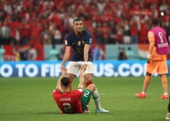 Deschamps ndryshon një emër në sulm, Maroku pa yllin e Botërorit; publikohen formacionet zyrtare të çerekfinales