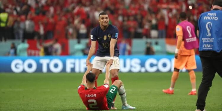 Deschamps ndryshon një emër në sulm, Maroku pa yllin e Botërorit; publikohen formacionet zyrtare të çerekfinales
