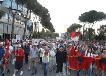 Dita e 47-të e tubimit: protestuesit grumbullohen në Sheshin Skënderbej, pritet marshim drejt Kryeministrisë