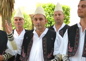 Djemtë e Delvinës në kolonën zanore të The Odyssey tregojnë si bashkëpunuan me kompozitorin fitues të Oscar-it