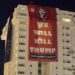 Do ta vrasim Trumpin — Pankarta tronditëse në ceremoninë mortore të Khameneit, edhe Pezheskian në shënjestër