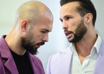 Dokumente të reja zbulojnë detaje tronditëse ndaj vëllezërve Tate, akuzat për përdhunim e trafikim seksual rëndohen