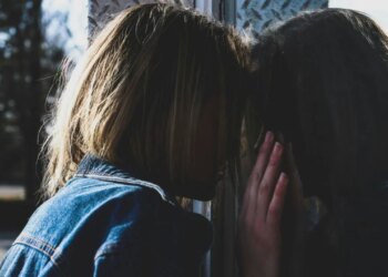 Drogonin gratë dhe pastaj kryenin marrëdhënie me to — Arrestohen 8 në Britani, shkatërrohet rrjeti ndërkombëtar i abuzuesve seksualë