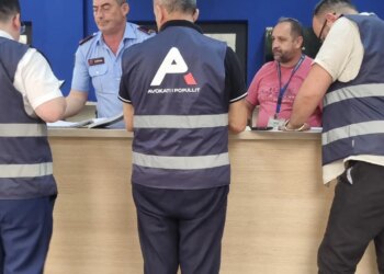 Dy ekipe të Avokatit të Popullit në terren për të verifikuar pretendimet për dhunë ndaj protestuesit të arrestuar