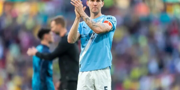 E kryer — Interi mund Juventusin, zikaltrit transferojnë mbrojtësin që fitoi Tripletën me Manchester City-n