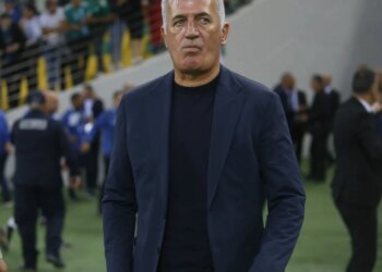 Eliminimi nga ish-skuadra në Botëror i kushton shtrenjtë, trajneri i njohur shumë pranë shkarkimit