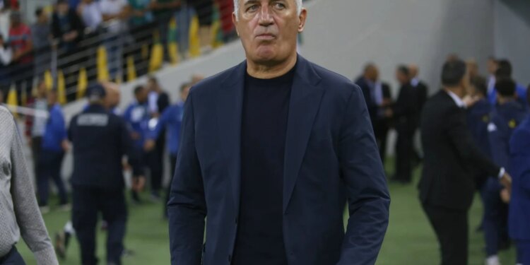 Eliminimi nga ish-skuadra në Botëror i kushton shtrenjtë, trajneri i njohur shumë pranë shkarkimit