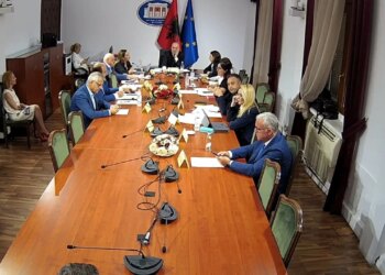 Është qelbësirë, e çmendur — Deklarata e ministres serbe për Kosovën shkakton debate, pezullohet mbledhja e Komisionit të Jashtëm