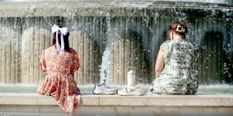 Europa përvëlohet nga nxehti ekstrem; Italia në alarm të kuq, temperaturat priten të shkojnë deri në 45°C