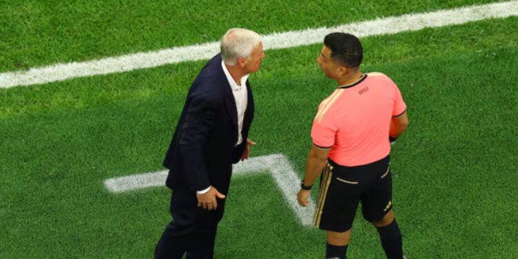 FIFA iu përgjigjet ankesave të Didier Deschamps: Arbitrat tanë janë të klasit botëror