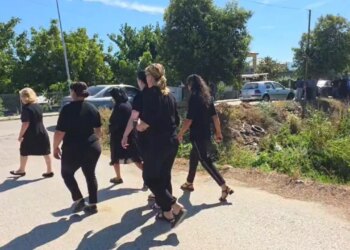 Familja Plaka në Roskovec hap dyert e mortit, sot përcillet çifti i bashkëshortëve të vrarë nga ish-dhëndri