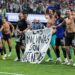 Festa e Argjentinës merr ngjyrim politik, lojtarët shfaqin mesazhin për Ishujt Falkland; pritet dënim i rëndë nga FIFA-s