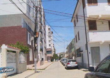 Fiks Fare: Babi do që të vdesë në shtëpinë e tij, pas 7 vitesh familja merr banesën rindërtuar