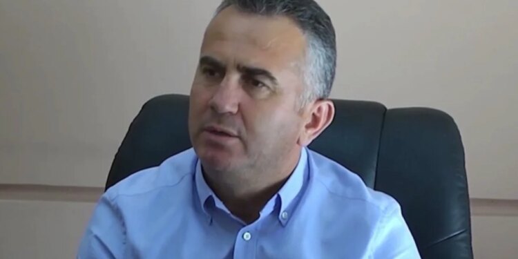 Fredi Kokoneshi, ish-kryebashkiaku i Divjakës, është pandehur për shpërdorim detyre