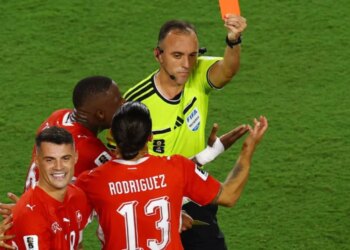Futbolli botëror shpërthen ndaj arbitrit pas eliminimit të Zvicrës; kartoni i kuq i Embolos, çështje standardi me Argjentinën