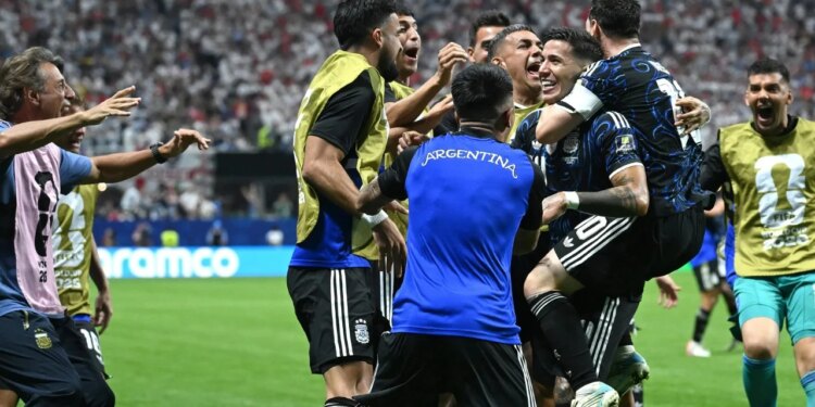 Futbolli nuk vjen në shtëpi, Messi me shokë përmbysin Anglinë dhe arrijnë finalen e dytë radhazi të Botërorit