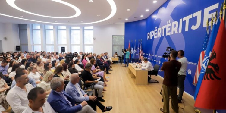 Gara për kryesinë e PD, Berisha lë jashtë mbështetësit e Rithemelimit; ikin Topalli, Bumçi e Spahia