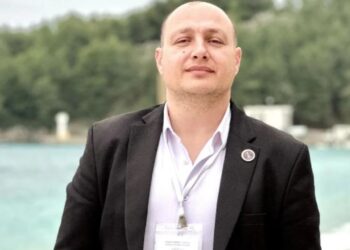 Gazetari Enrik Mehmeti u nda nga jeta tragjikisht; sot mbahen homazhet, i pranishëm edhe kryeministri Rama