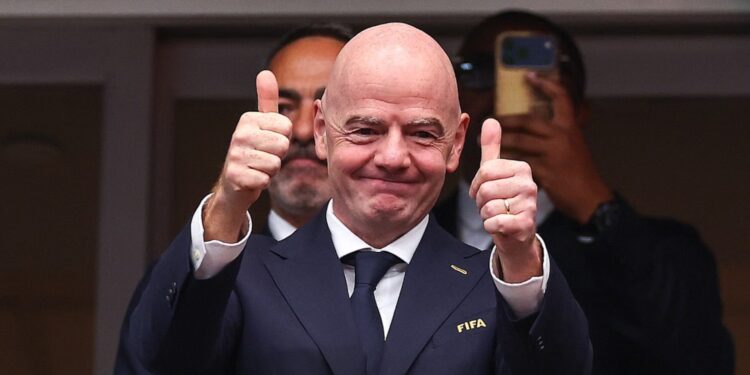 Gianni Infantino, 93 mijë km të përshkuara në 3 shtete, nga një stadium në tjetrin