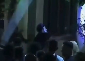 Gjatë mesnatës në komisariatin nr. 3 protestues të maskuar shkatërruan çfarë gjetën para dhe lënduan një police