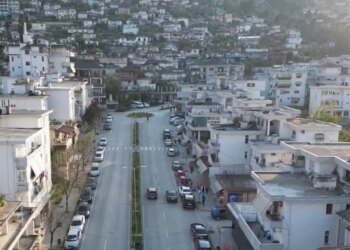 Gjirokastra bëhet vetëm për turistë: turizmi pakëson banesat me qira dhe rrit çmimet për familjet