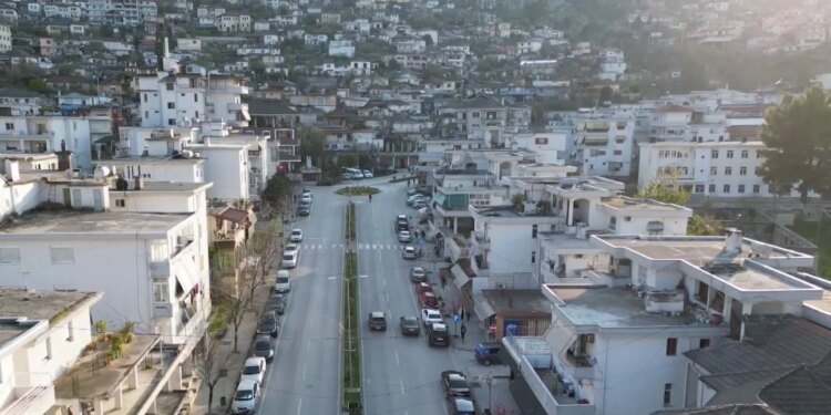 Gjirokastra bëhet vetëm për turistë: turizmi pakëson banesat me qira dhe rrit çmimet për familjet