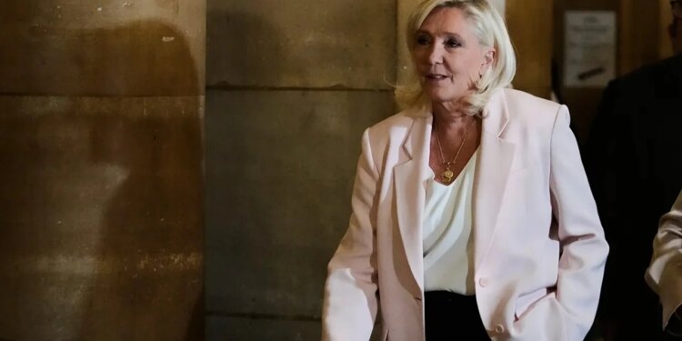 Gjykata e Parisit shpall Le Pen fajtore për përvetësim të fondeve publike dhe e ndalon në presidencialet 2027