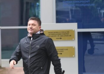 Gjykata e Posaçme kthen për hetime dosjen e ish-kryebashkiakut të Kavajës, Elvis Roshi, i akuzuar për shpërdorim detyre