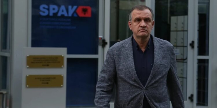 Gjykata e Posaçme rikthen dosjen e Beqajt dhe Kurtulajt; avokatët kërkojnë shuarjen e masës së arrestit për Kurtulajn