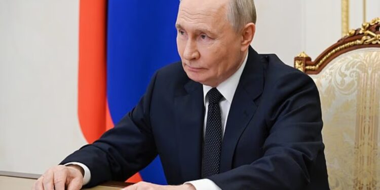 Goditen furnizimet me karburant në Rusi nga sulmet ukrainase, rritet presioni ndaj Putinit