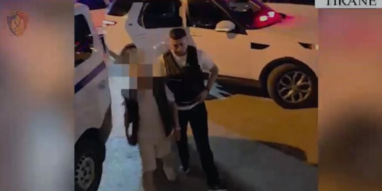 Goditen lokalet ku viheshin baste në Tiranë, dy të arrestuar; sekuestrohen makineta, tavolina pokeri, çipsa e letra bixhozi