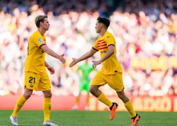 Goditje e madhe për titullarin e mesfushës: Barcelona konfirmon dëmtimin e ligamentit të gjurit