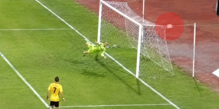 Goditje e papërmbajtshme apo rrjetë e çarë? Momenti epik nga Elbasani-BATE Borisov