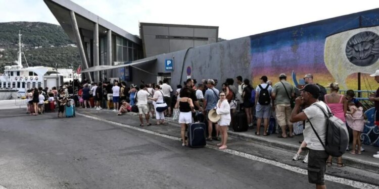 Greqia lehtëson hyrjen e turistëve turq në 12 ishuj grekë të Egjeut, jep vizë shtatëditore në mbërritje