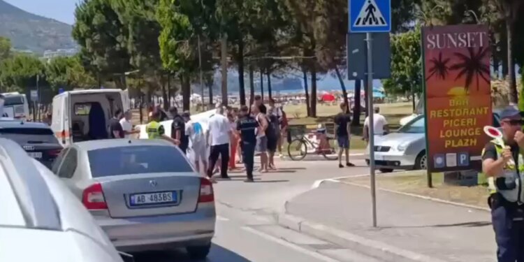 Grua e moshuar u lëndua duke zbritur nga urbani i linjës në Vlorë, transportohet me urgjencë në spital