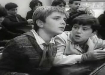 Historia frymëzuese e nxënësve shqiptarë në Selanik që përkthejnë dhe titrojnë në greqisht filmin Shoku ynë Tili