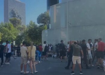 Hodhën sende të forta dhe mjete piroteknike ndaj Policisë; Arrestohen 2 protestues, 30 procedohen në gjendje të lirë