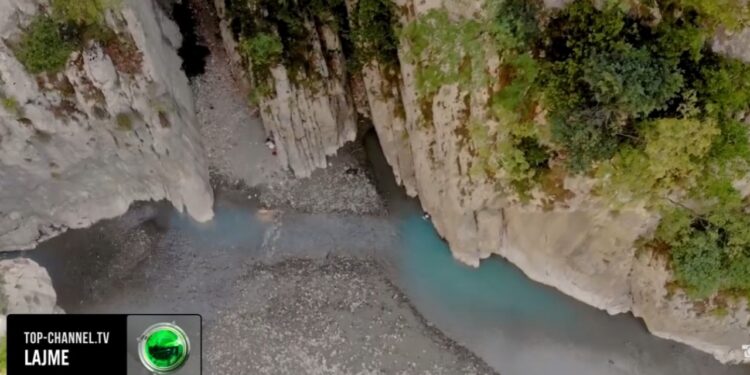 Holta "pushton" turistët e huaj, kanioni i Gramshit bëhet destinacion i preferuar