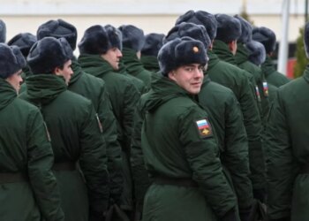 Humbje të mëdha dhe mungesë ushtarësh, Rusia rekruton me forcë burra për të luftuar në Ukrainë