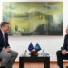 I dërguari i BE-së për dialogun Kosovë-Serbi mësyn pa lajmëruar, takim me Kurtin në zyrë, zbulohet arsyeja