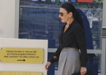 I komunikohet akuza, Belinda Balluku paraqitet në SPAK e shoqëruar nga avokati i saj