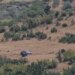 I mbyllur në makinën e tij, autori i krimit në Roskovec vijon të rezistojë ndaj RENEA; snajperistët pozicionohen