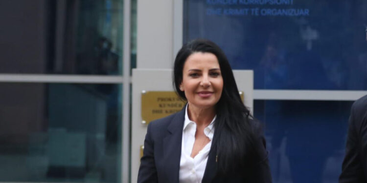 SPAK i komunikon akuzë të re Belinda Ballukut, e thërret të shoqëruar me avokat