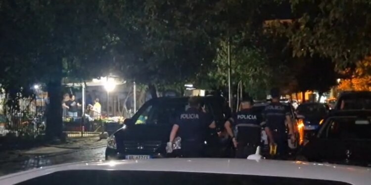 Identifikohen tre të plagosurit nga atentati në Elbasan; autori ende në arrati